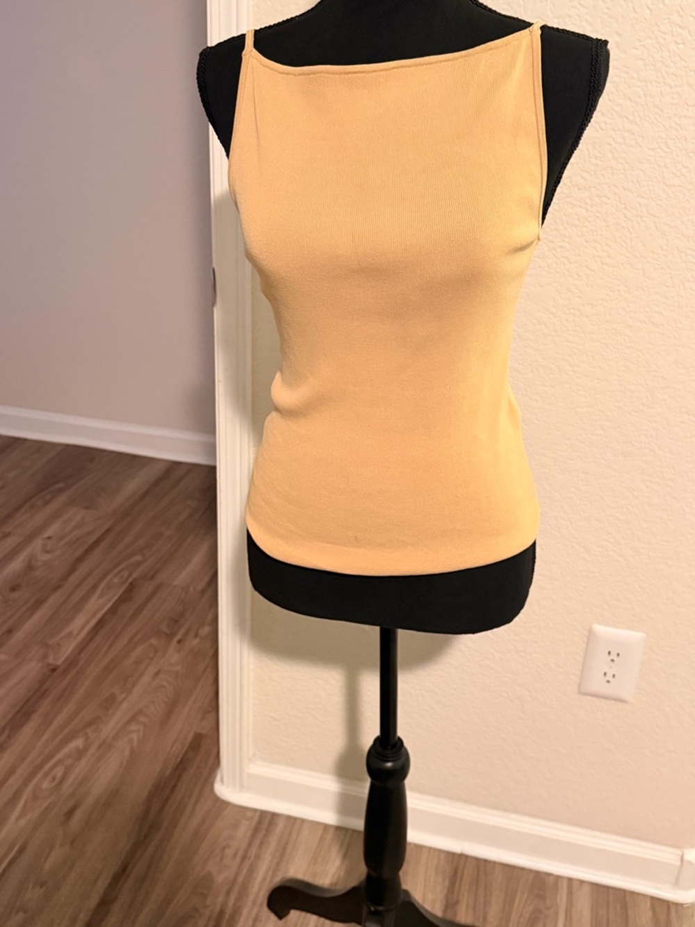DISSH Sleeveless Square Neck top